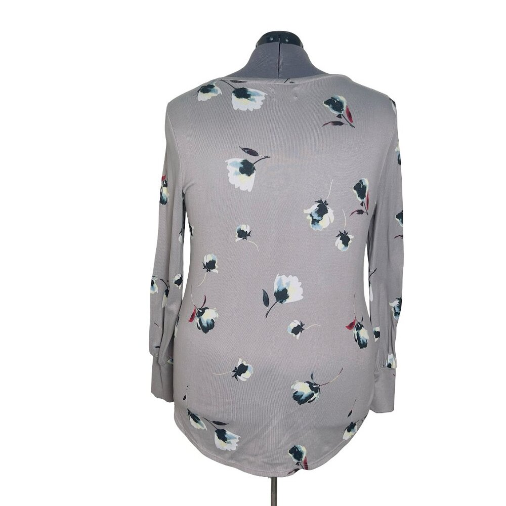 Maurices Long Sleeve Grey Floral Print Lightweight Shirt (Size 2X) - Picture 3 of 7